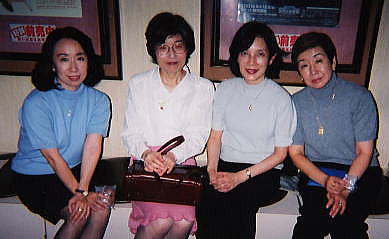 2001年博品館コンサート打ち上げで女性４名