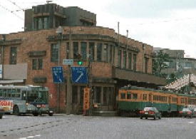 �����Ă̔��R�w�ƃo�X