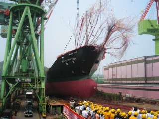 ����D�̂̏�ɏ�ꂽ��y���������i��