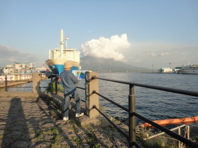 ���A�ŊX�������炯