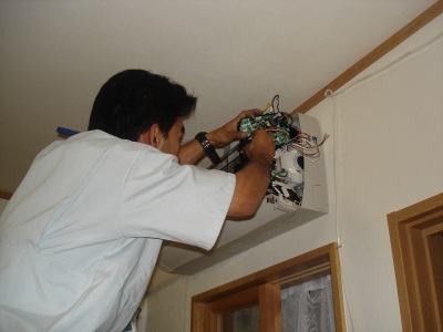 �G�A�R���̏C��