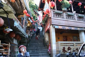 �㕪�̊K�i�̂��鏤�X�X 