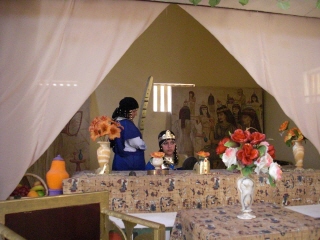 �P���̐l�ɁA�킴�킴�Ñ���ۂ���̐l��I��ł��邠���肪�B