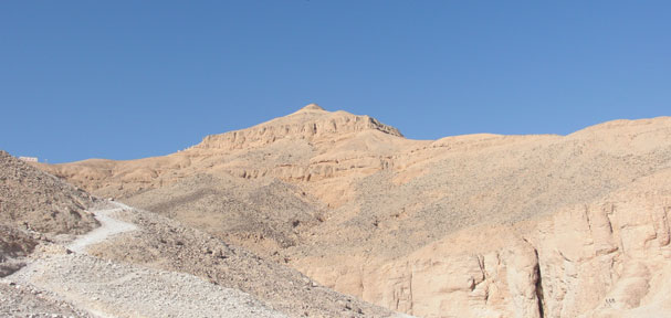 �s���~�b�h�^�̎R