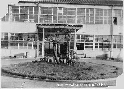 �F�{��{�{��