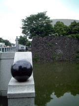 竹橋から国立近代美術館を望む