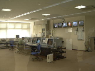 �{�݂͂قڃI�[�g���[�V�������B���̓��̓I�y���[�^�[�͂P�l�������B