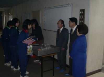 �ٓ����󂯎�鐶�k�����B