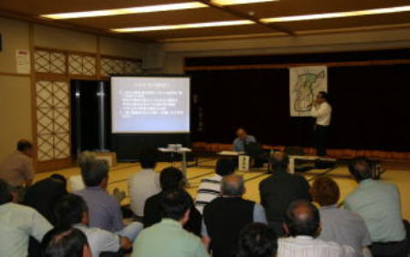 ����s���̐����𕷂��Q���҂̊F����