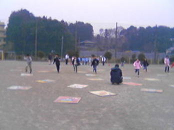 ���}�Ɠ����ɁA�J���^�Ɍ������ă_�b�V��