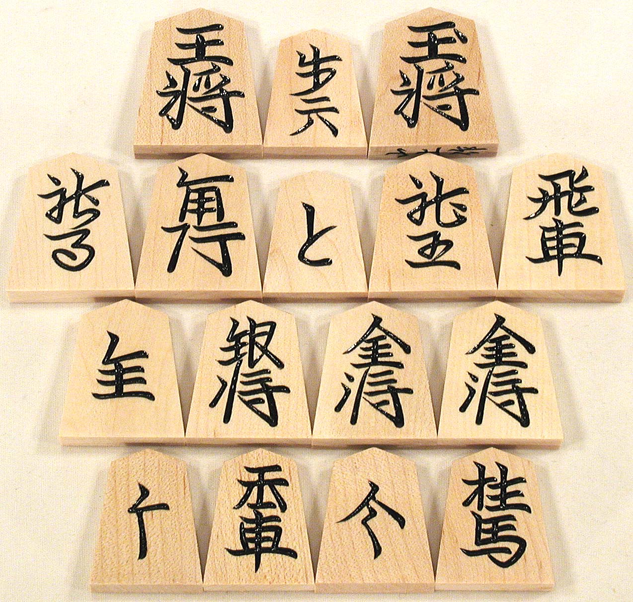 ir e placas de shogi com peças. jogos japoneses 16540123 Vetor no