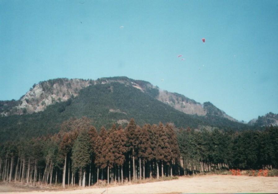 �Ԋ�p���O���C�_�[�X�N�[���F�s�{�̃����f�B���O���Ԋ�R�̑S�e