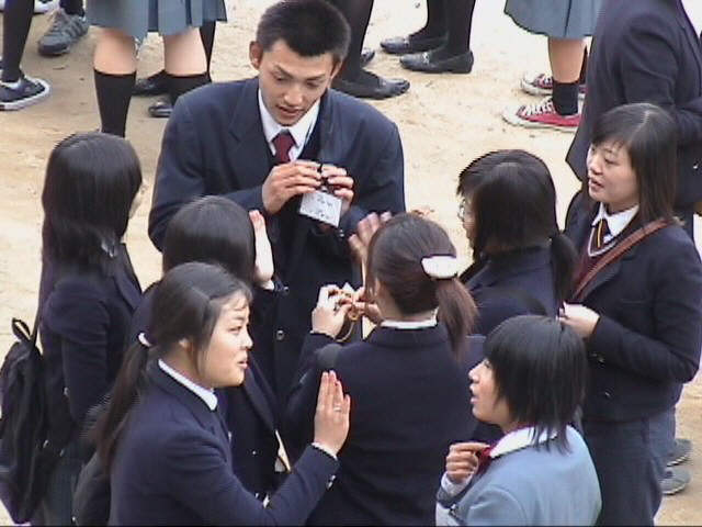 [�O�ꍂ�Z�Ō𗬂��I���ăo�b�W�̌����Ȃ�]