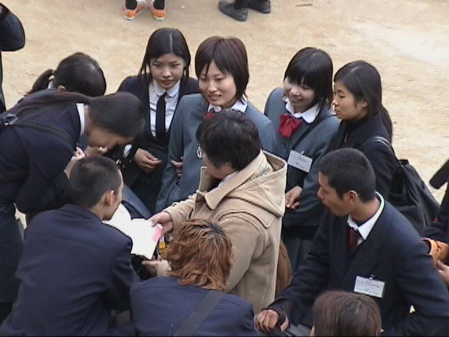 [���ȏ��œ��{����ƁH]