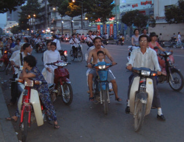 [�v�w�̊ԂɎq�������ނS�l���p�^�[��]