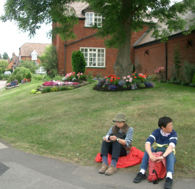 [�A����n�U�E�F�C�̋߂��Ń^�N�V�[�҂�]