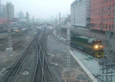 [�������̏ォ�猩����A�w����]