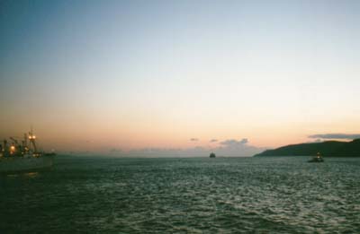 [�t�F���[�Ńo�X���Ɠn�����_�[�_�l���X�C��]