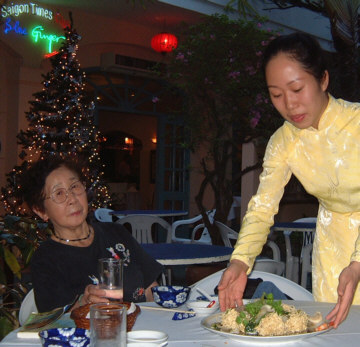 [�A�I�U�C�𒅂��E�F�C�g���X����]