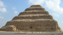 [�K�i�s���~�b�h�̑O�Ŏ���グ��]