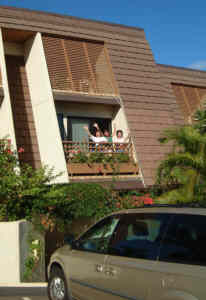 [�}�E�C�E�J�}�I���̊O�ςƑO�Ƀ����^�J�[]