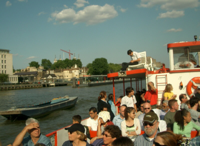 [�����@�[�{�[�g�D�ォ�烍���h����]