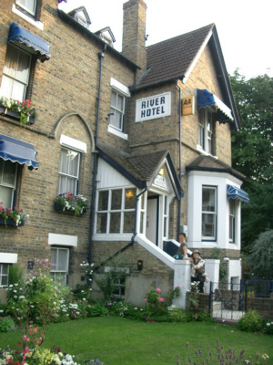 [���o�[�z�e���̊O��]