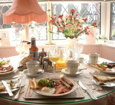 [�X�g���g�t�H�[�h�̂a�a�̒��H���i]