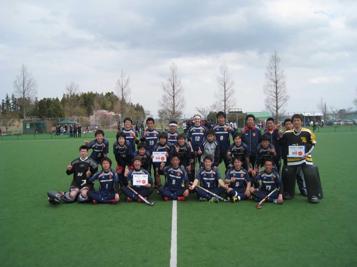 2011.4.24東日本リーグ開幕戦（城山）　新潟ＣＲＥＡ10-1法政ＦＡＨＣ　試合会場ではCREAメンバーで『東北3県スポーツ友情募金』の募金活動を行いました。