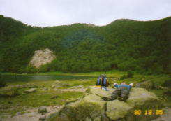 �ܐF���̃x�b�h�ŋx�ށB