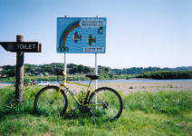 ��O�R�勴�t�߂Ɏ��]�Ԃ��f�|����B