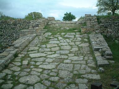 �g���C�̓��H��