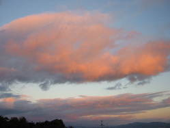 ���F�̉_�͓��̖�