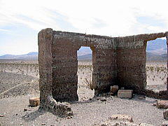 アメリカ旅行記/ Death Valley(デスバレー） Ashford Mill 。 本当の廃墟。