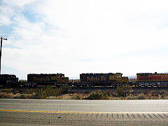 アメリカ旅行記/  Tehachapi あたりを走るアメリカ大陸横断鉄道