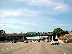 アメリカ旅行記/ Carifornia サンノゼからサンフランシスコに向かうI-280。 車線数が多い。