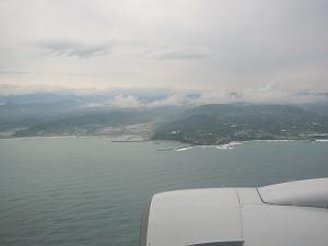 高知空港着陸直前の高知湾の風景